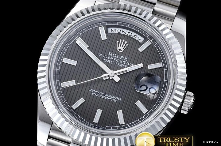 1114 RDD0202B – DayDate 40mm ModernLook 666